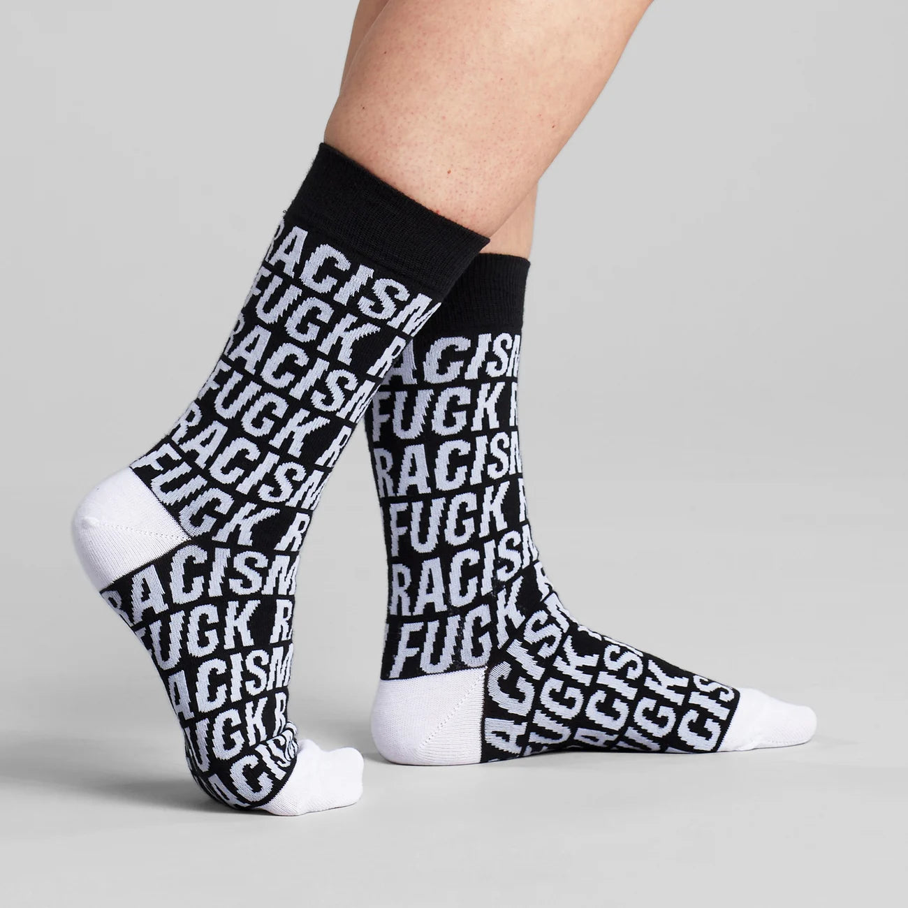 Socks Sigtuna - Fuck Racism - Pattern - Black