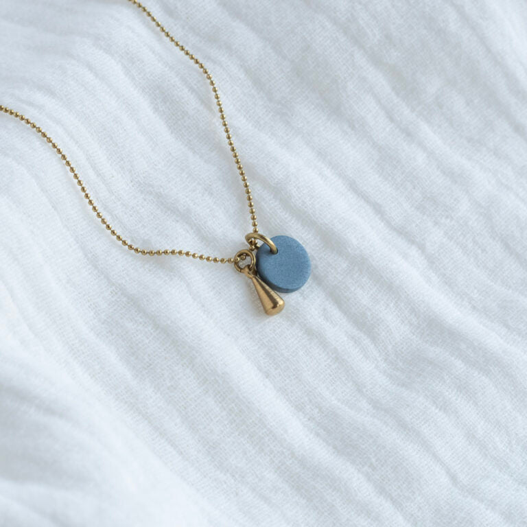 Tiny Necklace / Shiny Blue - Tinted Essentials