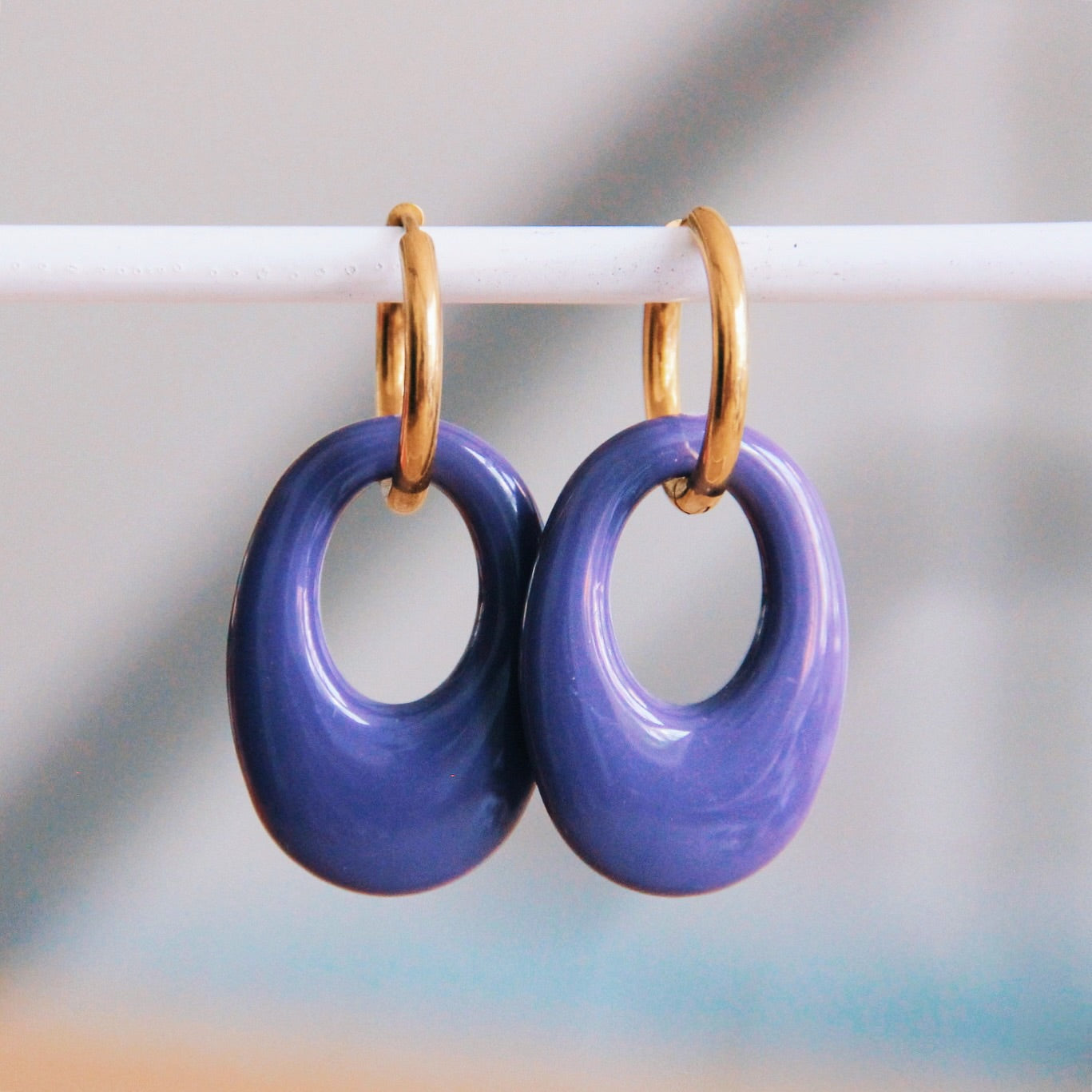 Stainless steel earring with resin drop  - Purple/Gold - SO7114