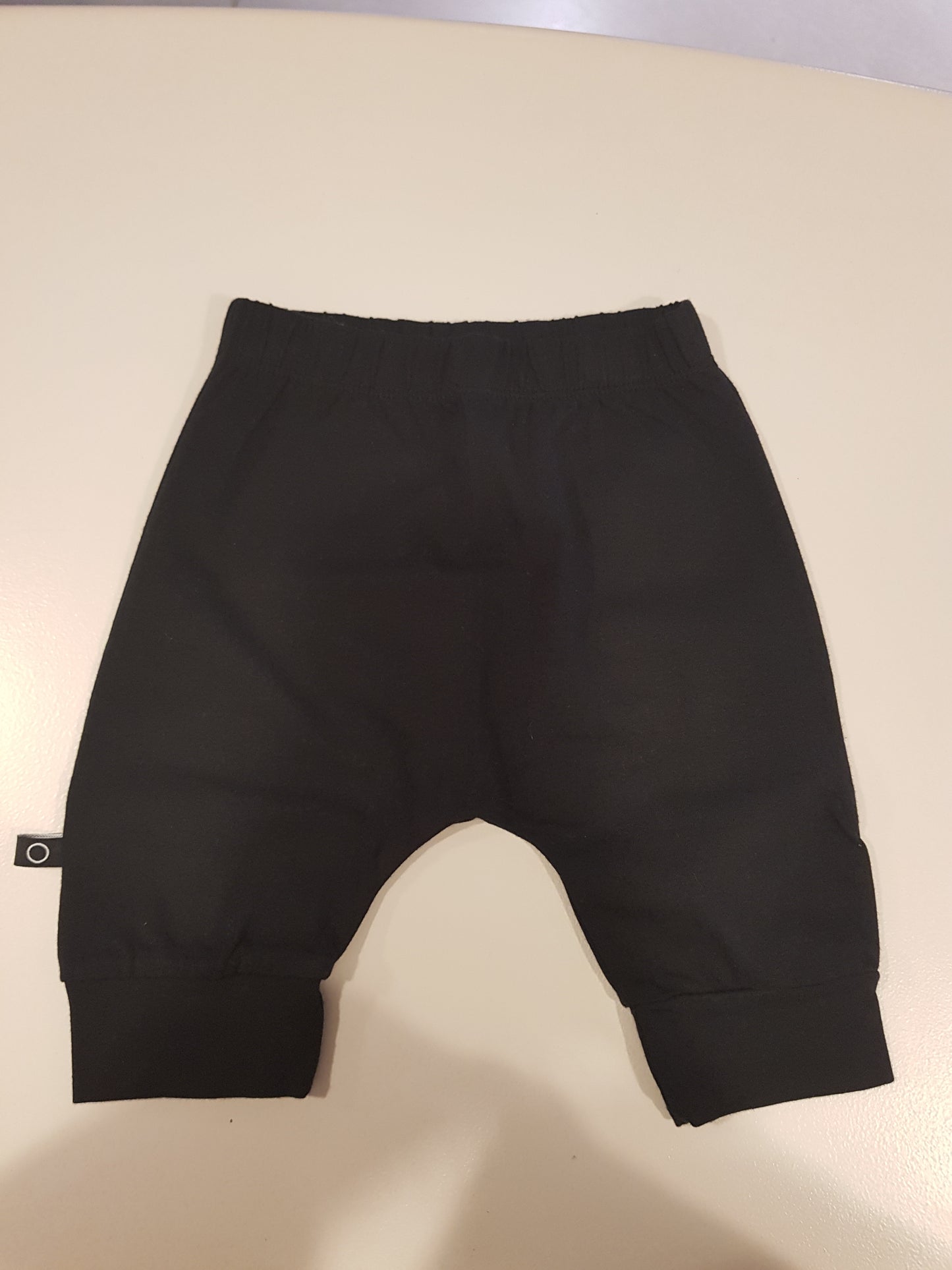 Pelle Shorts - Arrow Black